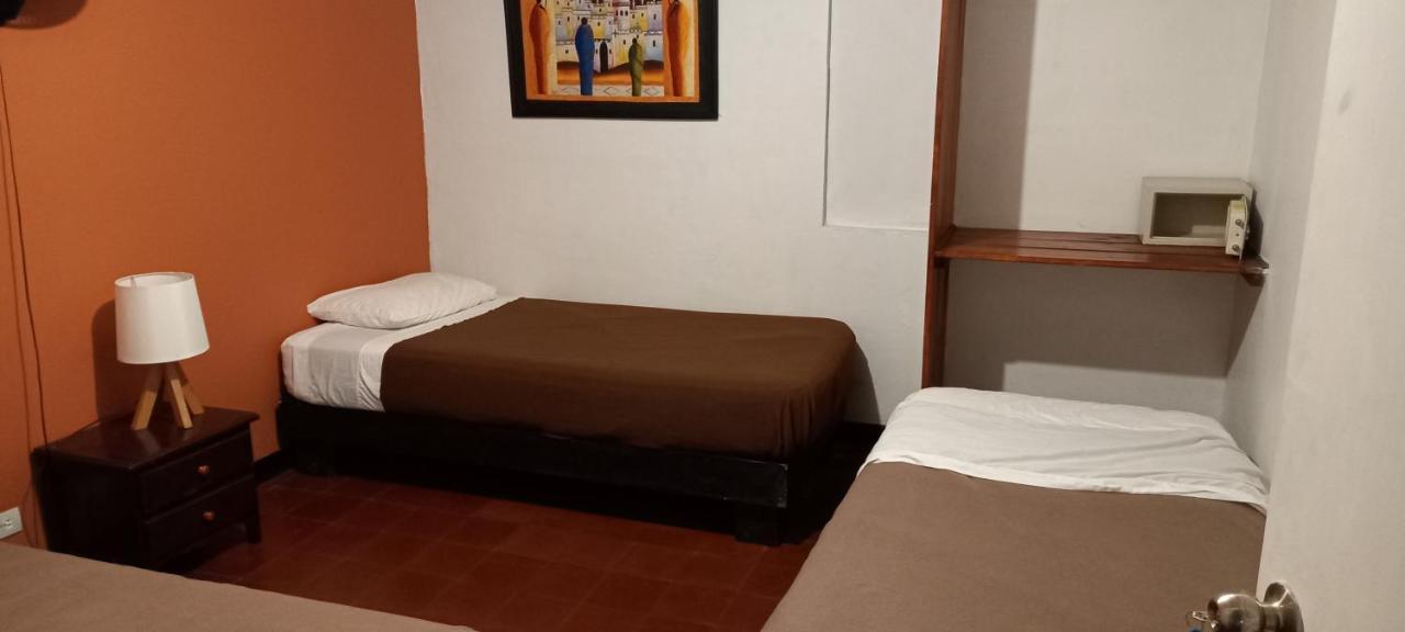 Casa Kiwi Hostel Medellin Ruang foto