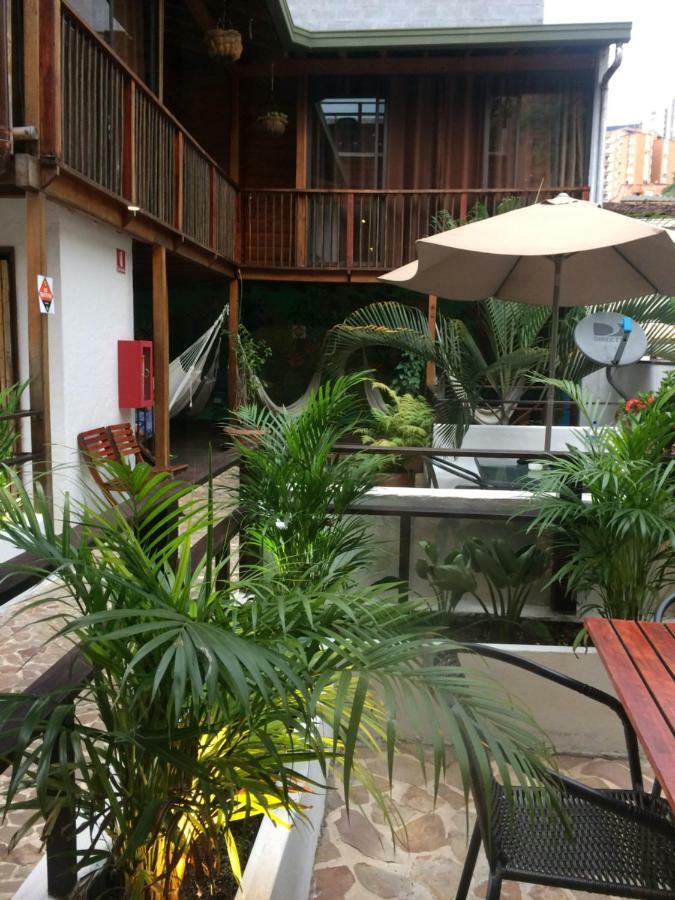 Casa Kiwi Hostel Medellin Bagian luar foto